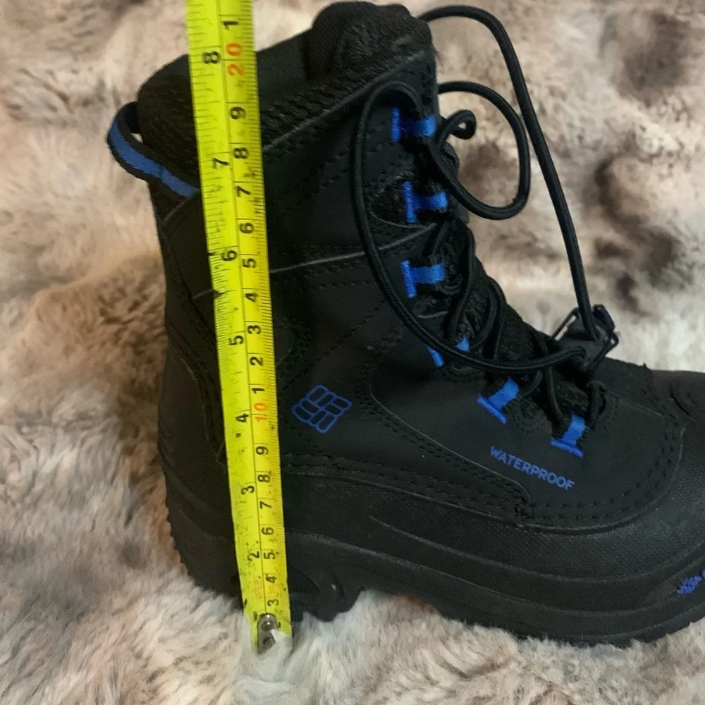 Columbia Kids Black and Blue Waterproof Snow  Boots. Size 1 Kids, Like New